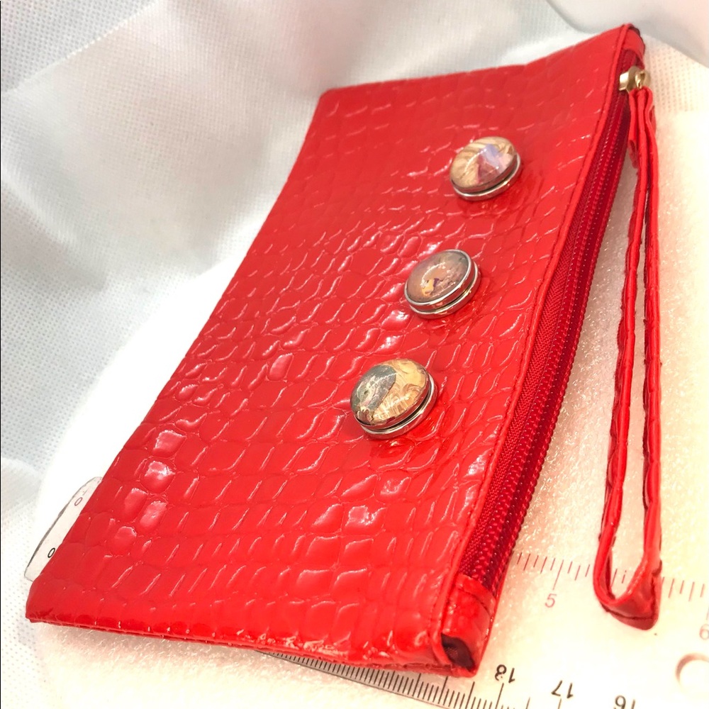 Clutch purse wristlet with 3 Handmade 20mmSnaps